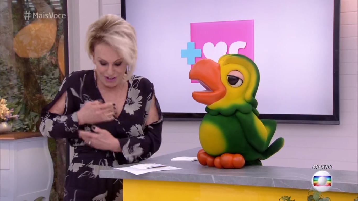 Brinco de Ana Maria Braga caiu ao vivo no Mais Voce