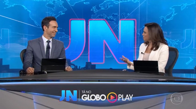 César Tralli e Ana Paula Araújo, na bancada do Jornal Nacional, da Globo