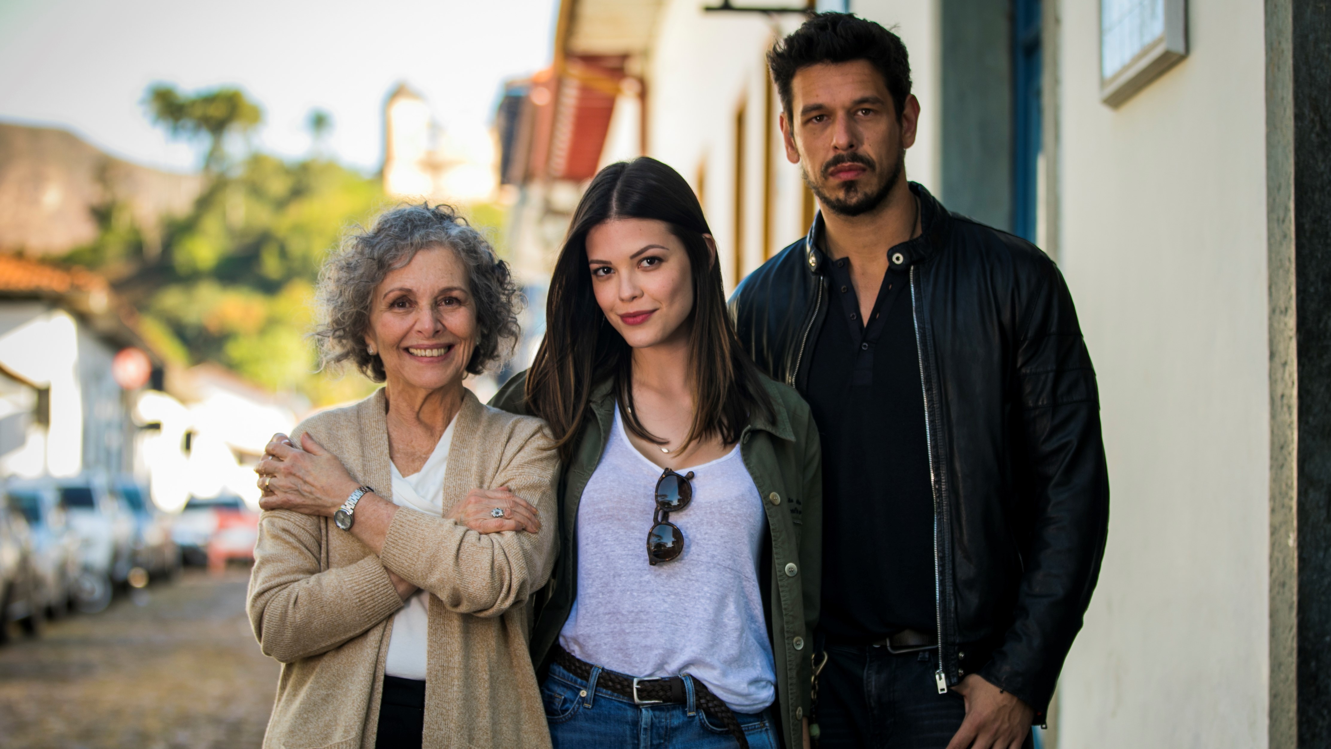 Margot (Irene Ravache), Cris (Vitória Strada) e Alain (João Vicente de Castro) em Espelho da Vida