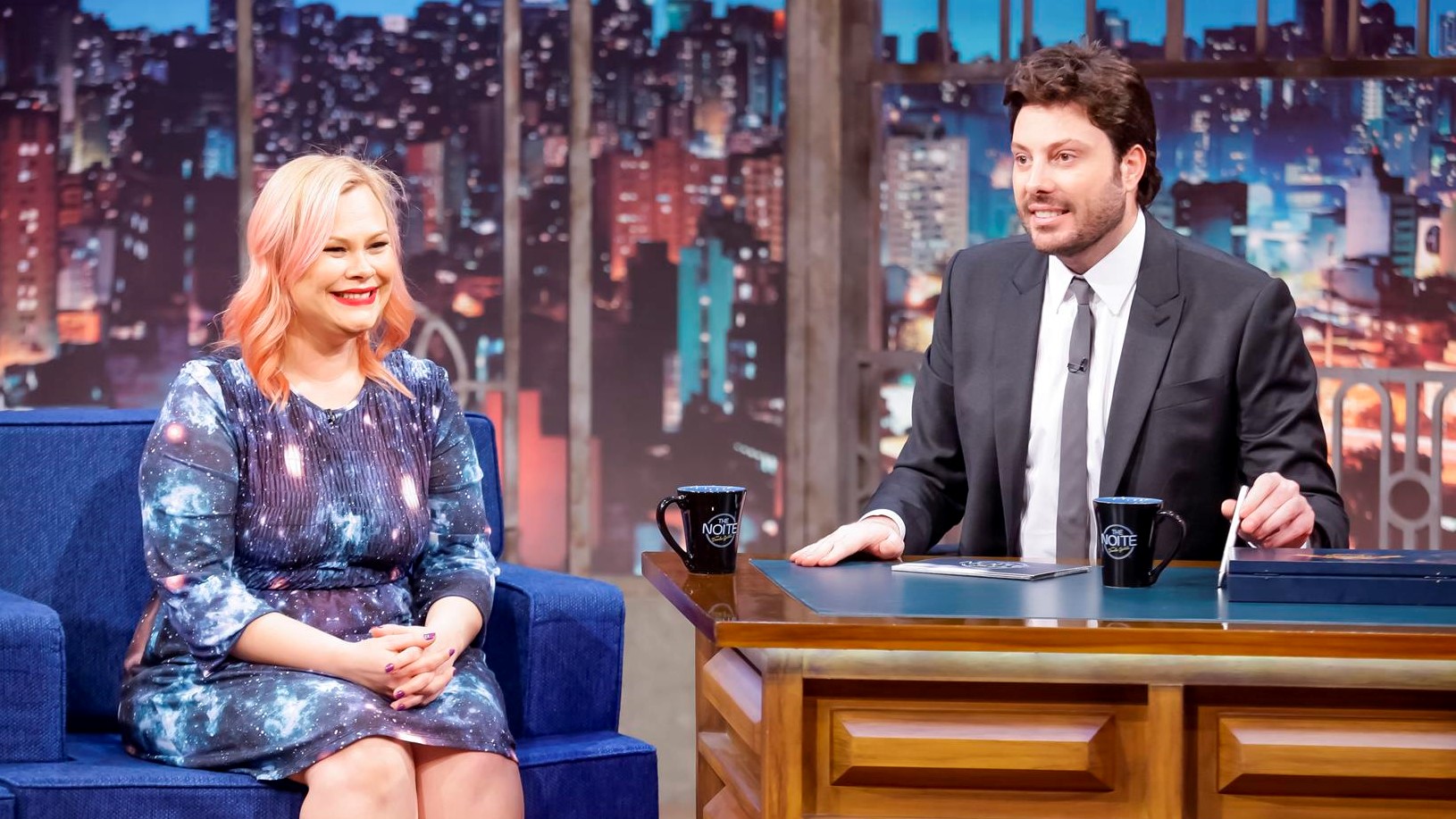 Isadora Becker e Danilo Gentili no The Noite