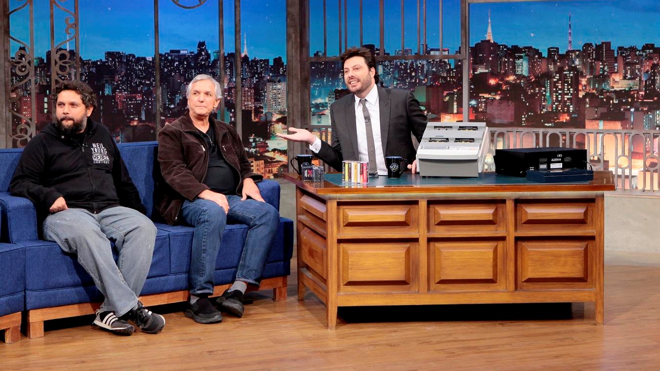 João e Rafael com Danilo Gentili no The Noite