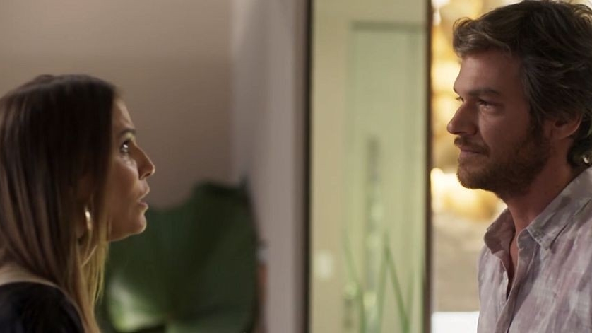 Karola (Deborah Secco) e Beto (Emilio Dantas) de Segundo Sol