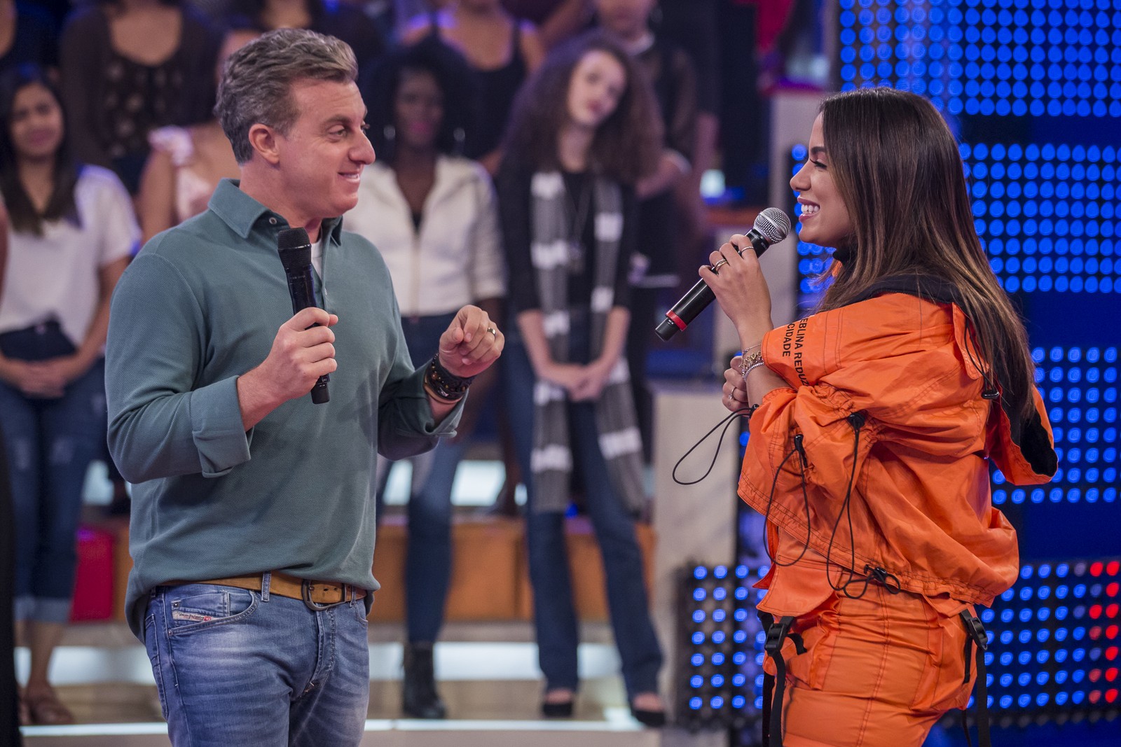 Luciano Huck e Anitta no Caldeirão do Huck
