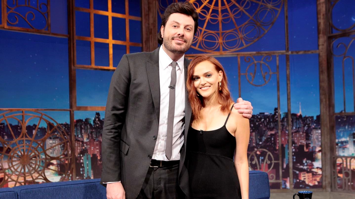 Madeline Brewer e Danilo Gentili no The Noite
