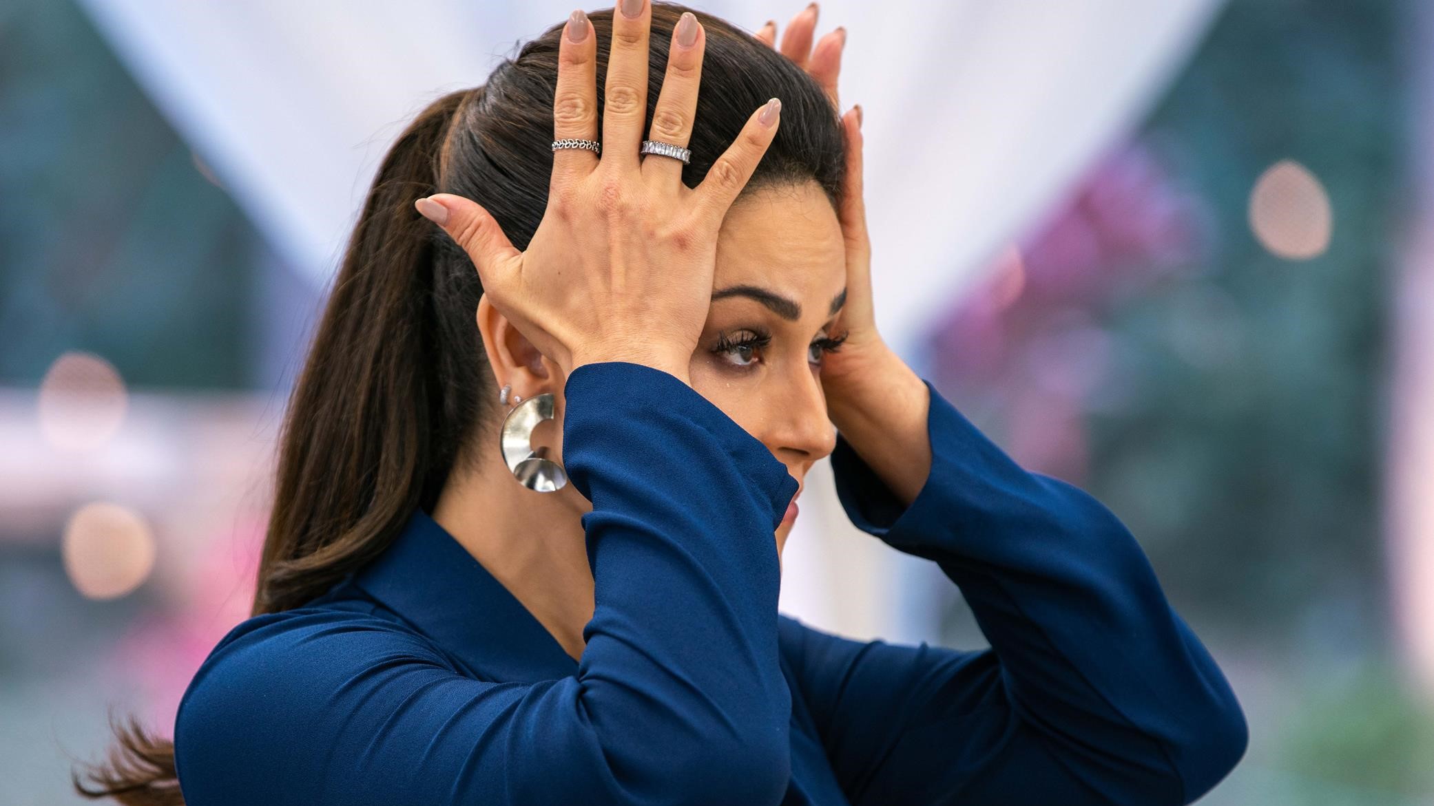 Nadja durante prova no Bake Off Brasil