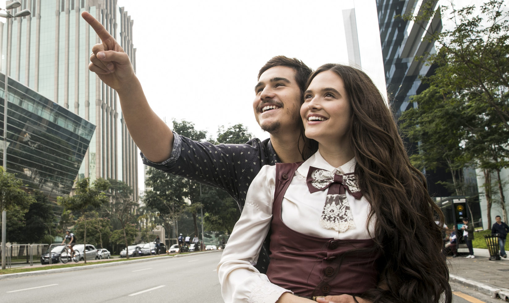 Samuca ( Nicolas Prattes ) e Marocas ( Juliana Paiva ) em O Tempo Não Para