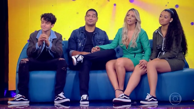Vitor Alexandre, Xanddy, Carla Perez e Camilly Vitória, no Tamanho Família, da Globo