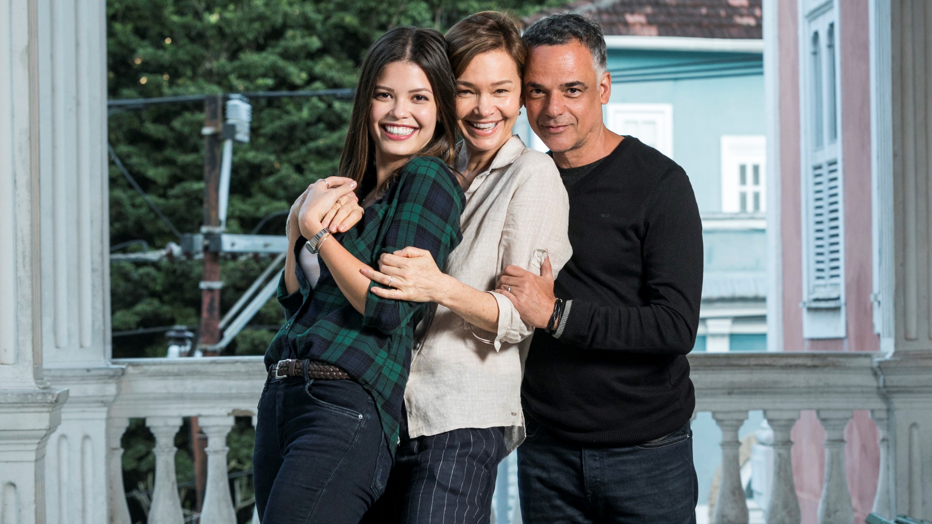 Cris (Vitória Strada), Ana (Julia Lemmertz) e Flávio (Ângelo Antônio) em Espelho da Vida