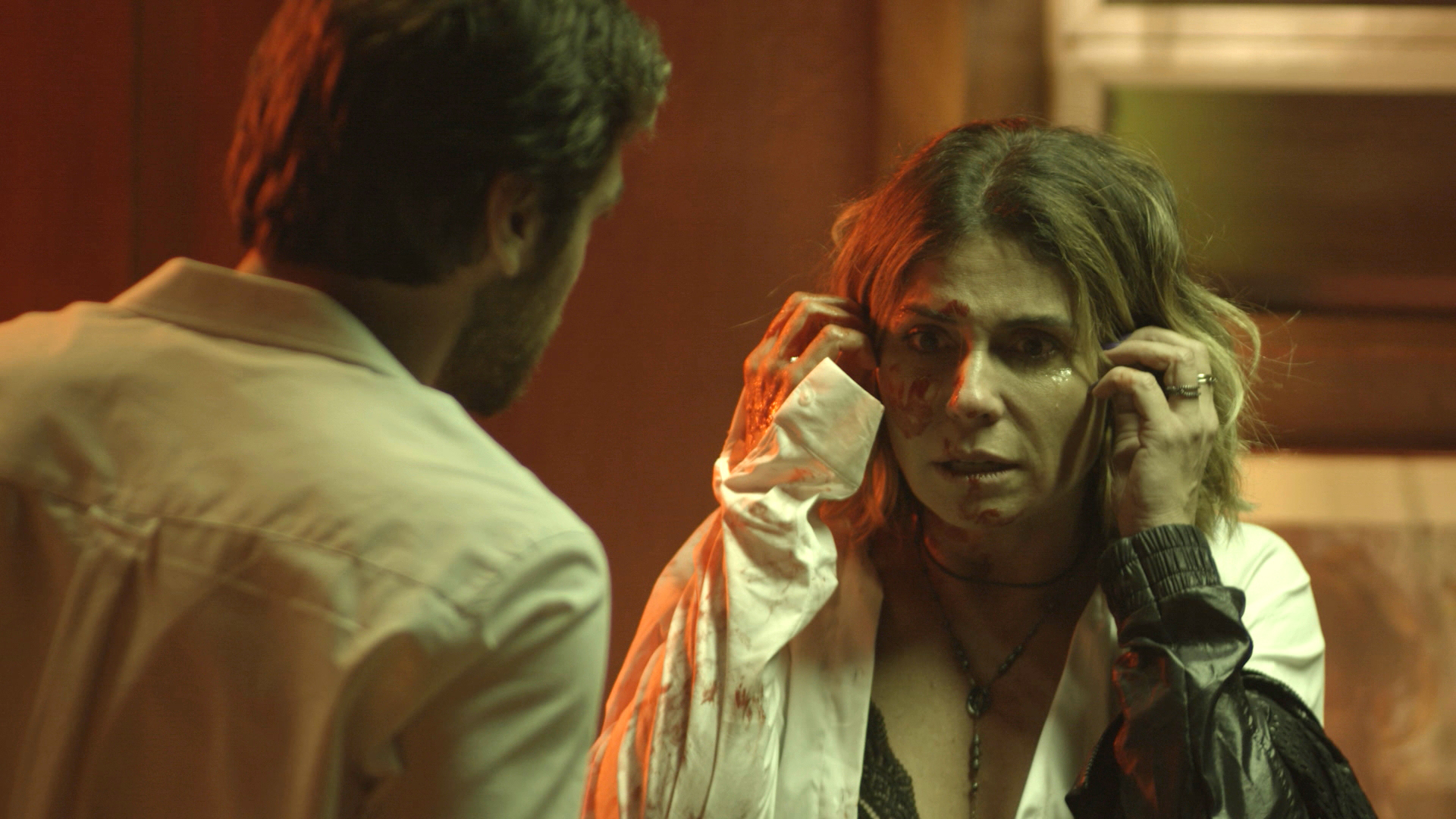 Beto (Emilio Dantas) confronta Luzia (Giovanna Antonelli) sobre o assassinato de Remy (Vladimir Brichta