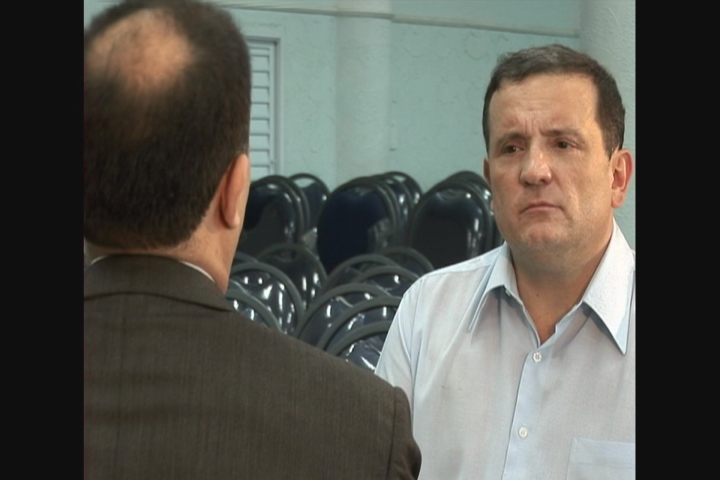 Roberto Cabrini mostra atual realidade do Pastor Marcos Pereira