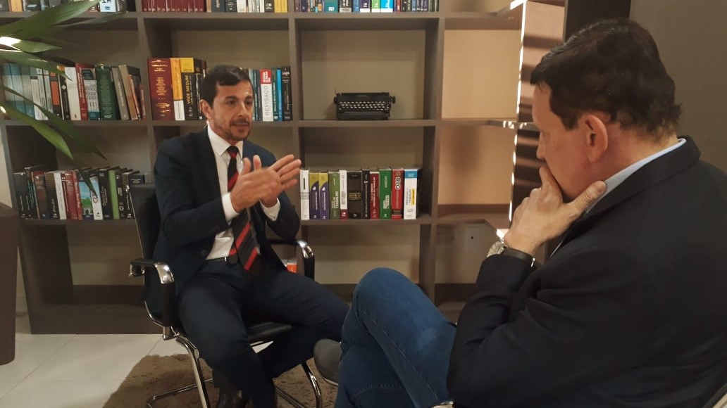 Roberto Cabrini investiga atentado contra Bolsonaro no Conexão Repórter