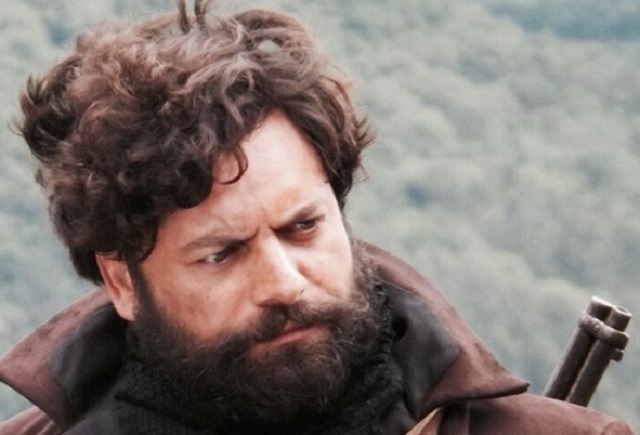 Ator Leonardo Machado caracterizado para um de seus personagens