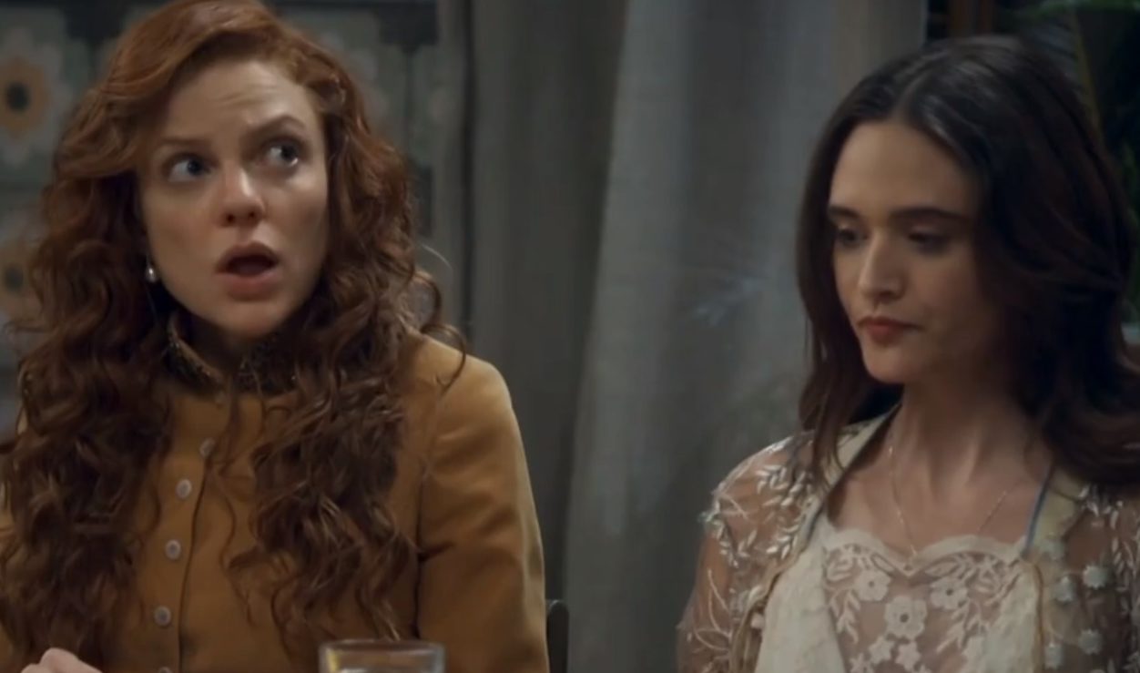 Miss Celine (Maria Eduarda de Carvalho) e Marocas (Juliana Paiva) em O Tempo Não Para (Reprodução/TV Globo).