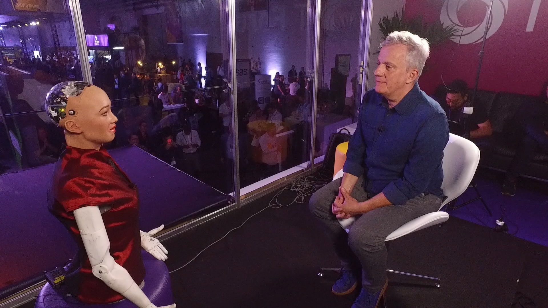 Fantástico entrevista a robô Sophia