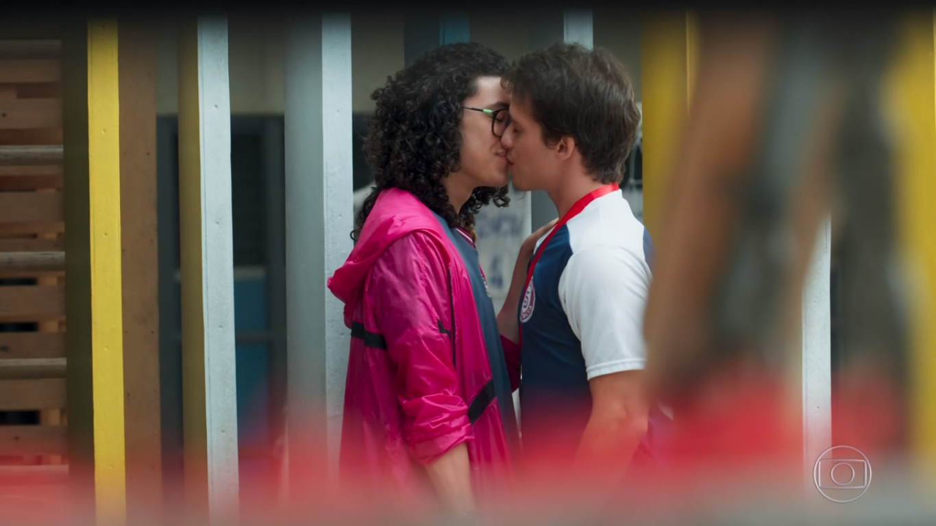 Michael (Pedro Vinícius) e Santiago (Giovanni Dopico) em Malhação: Vidas Brasileiras