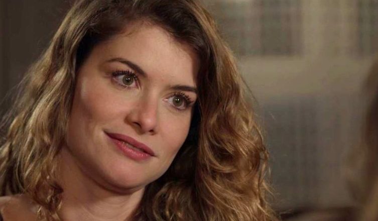 Isabel (Alinne Moraes) em Espelho da Vida