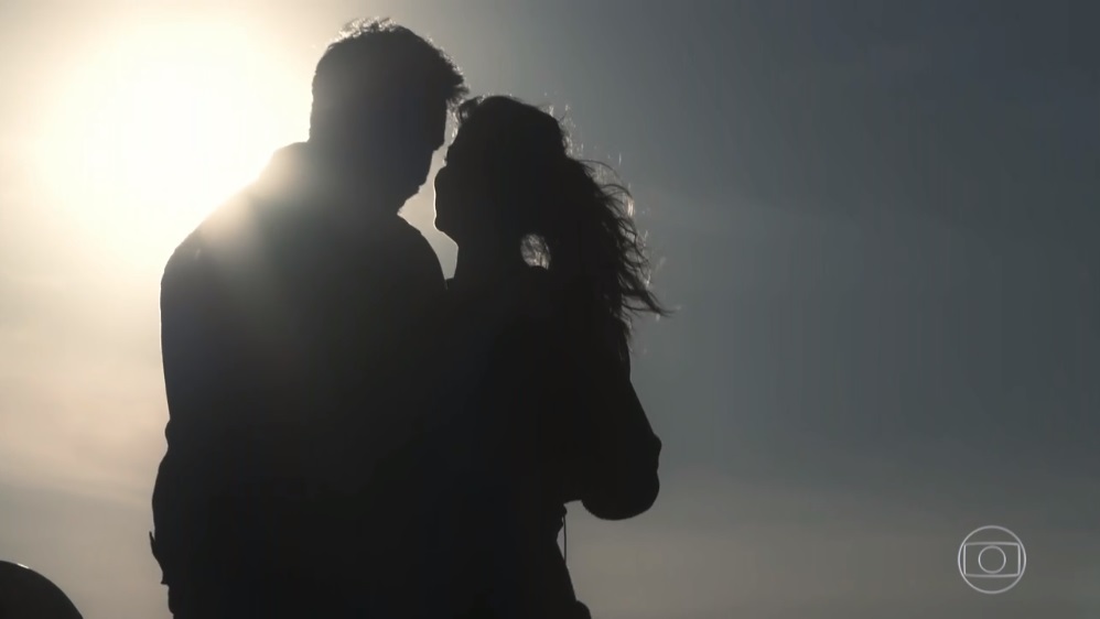 Alain (João Vicente de Castro) e Isabel (Alinne Moraes) em Espelho da Vida