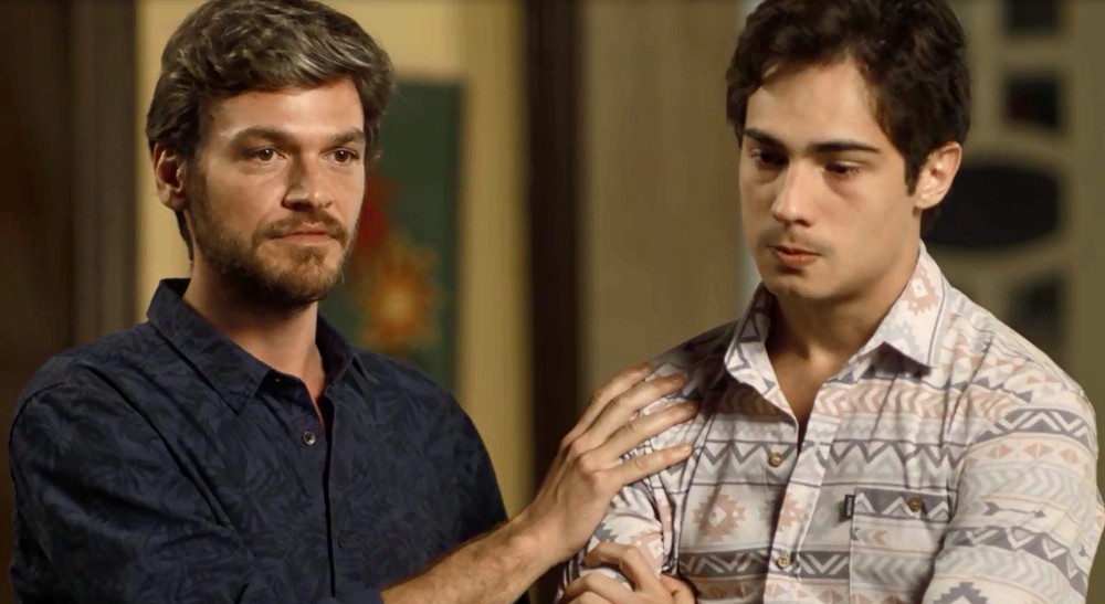 Beto (Emilio Dantas) e Valentim (Danilo Mesquita) de Segundo Sol