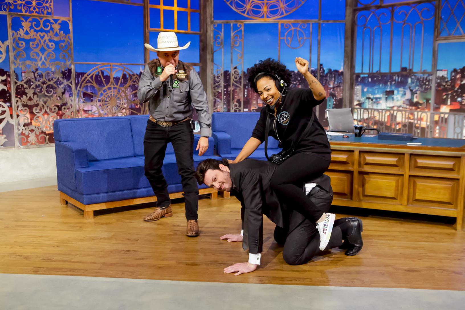 The Noite recebe o locutor e cantor Cuiabano Lima nesta quarta