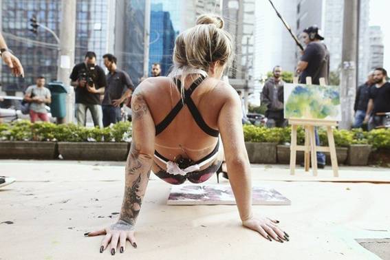 Reality do E!, Criador de Celebridades mostra nova Ex-Vice Miss Bumbum fazendo de tudo pela fama