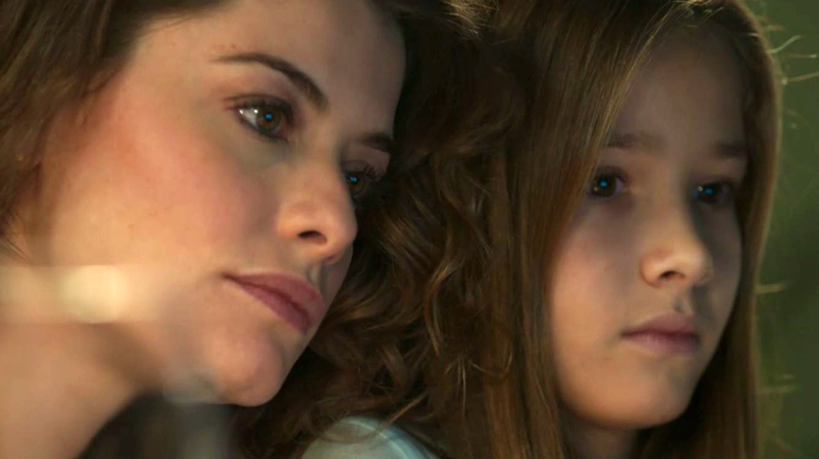 Isabel (Alinne Moraes) e Priscila (Clara Galinari) de Espelho da Vida