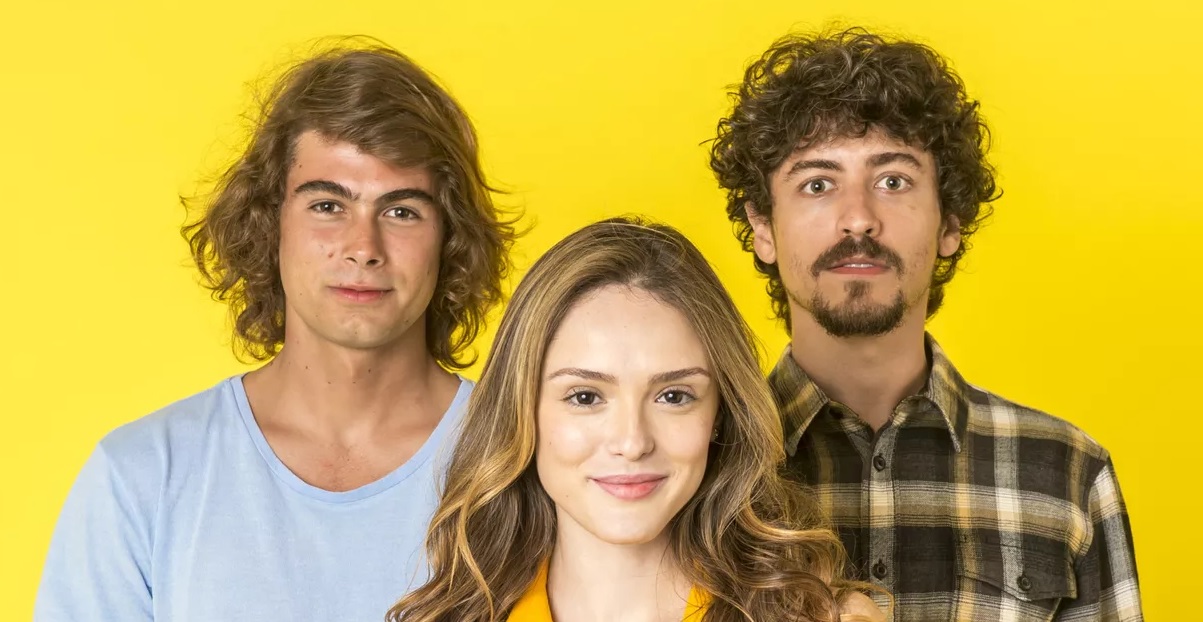Joao (Rafael Vitti), Manuzita (Isabelle Drummond) e Jeronimo (Jesuita Barbosa) de Verao 90