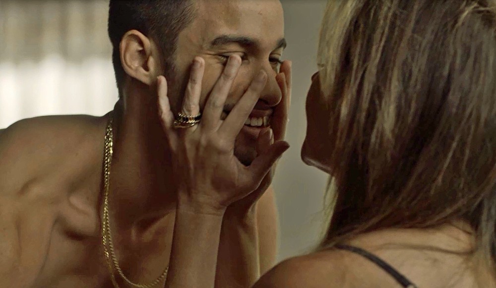 Laureta (Adriana Esteves) e Tome (Pablo Morais) de Segundo Sol