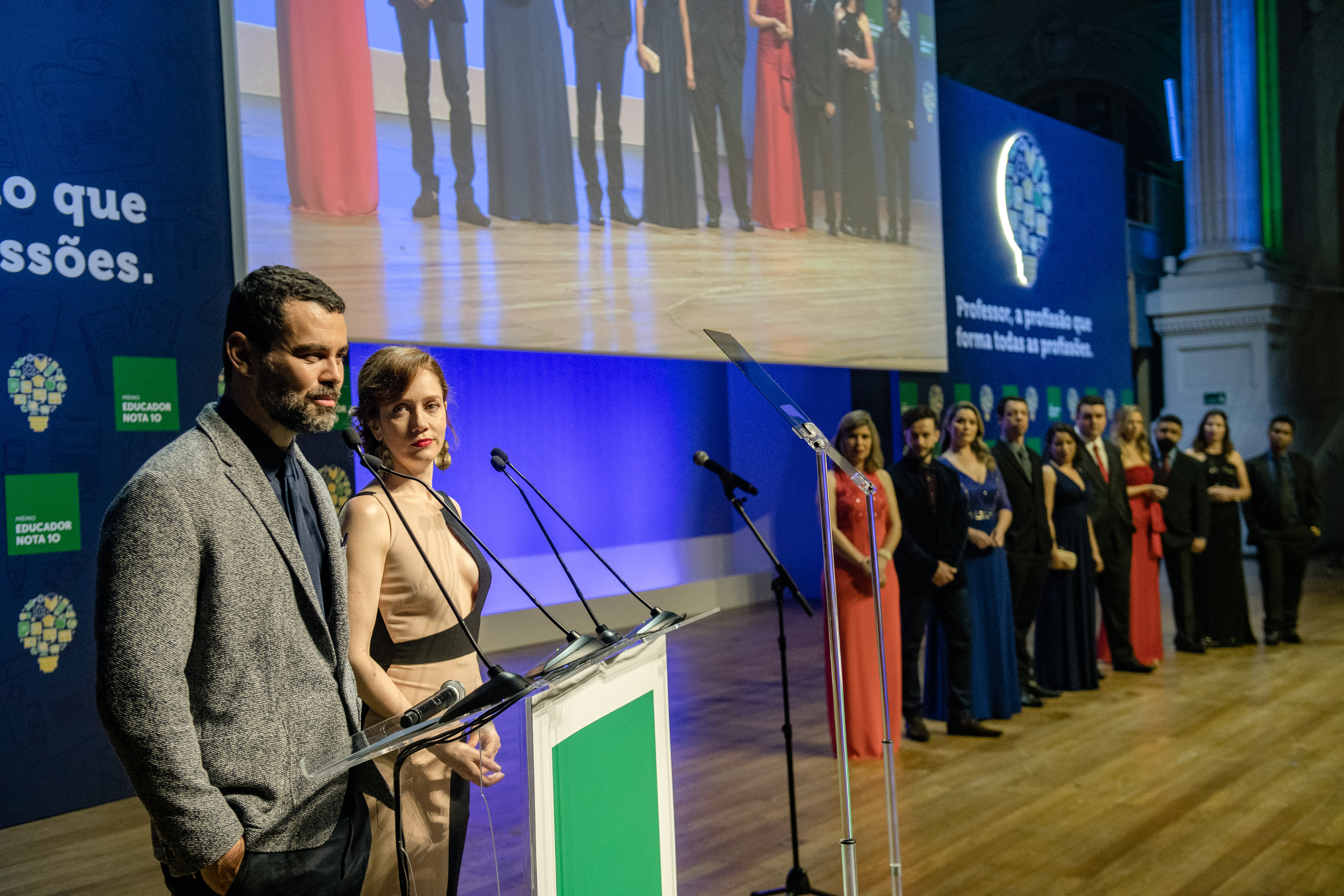 Gabriela e Rafael participam do Prêmio Educador Nota 10