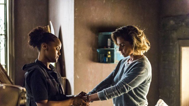 Meire (Ariane Souza) e Luzia (Giovanna Antonelli) de Segundo Sol
