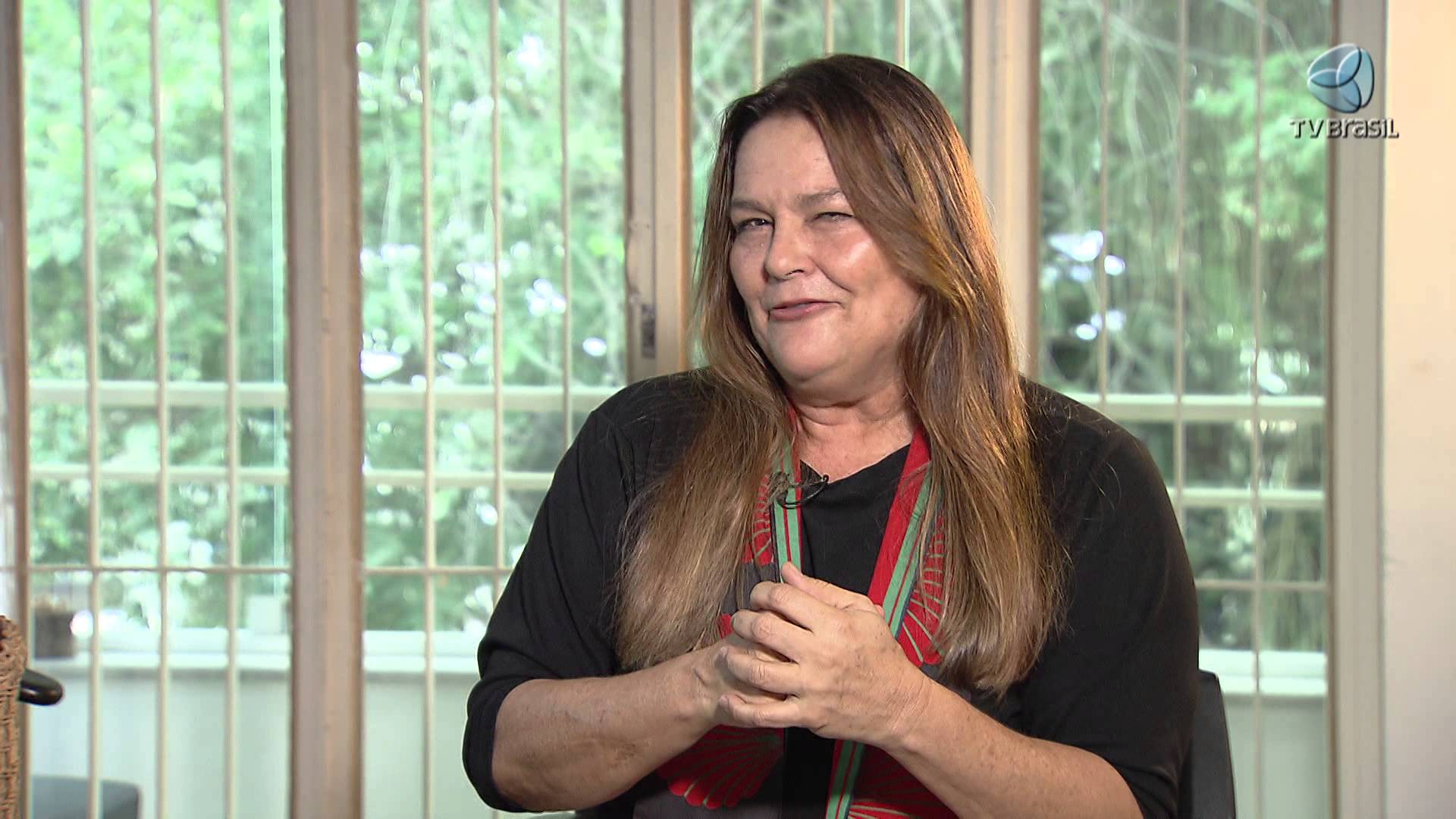 Paula Saldanha apresentando programa "Expedições" da TV Brasil