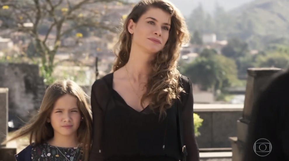 Priscila (Clara Galinari) e Isabel (Alinne Moraes) em Espelho da Vida