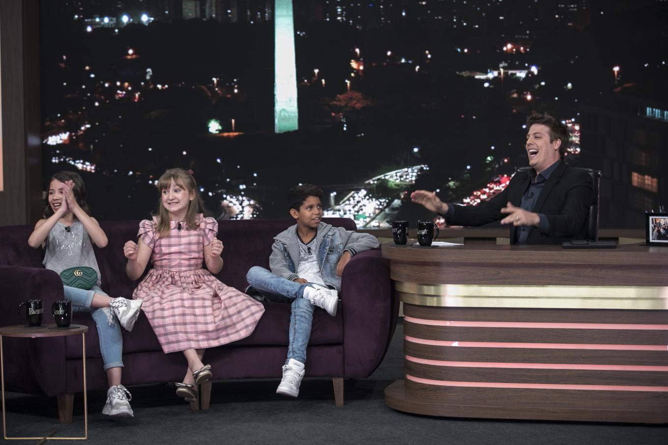Fábio Porchat recebe crianças famosas no Programa do Porchat