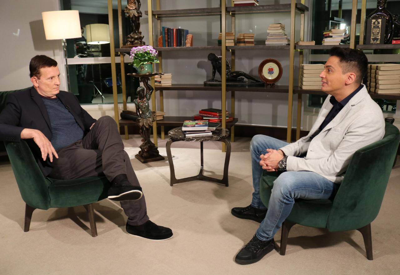 Roberto Cabrini e Leo Dias no Conexão Repórter