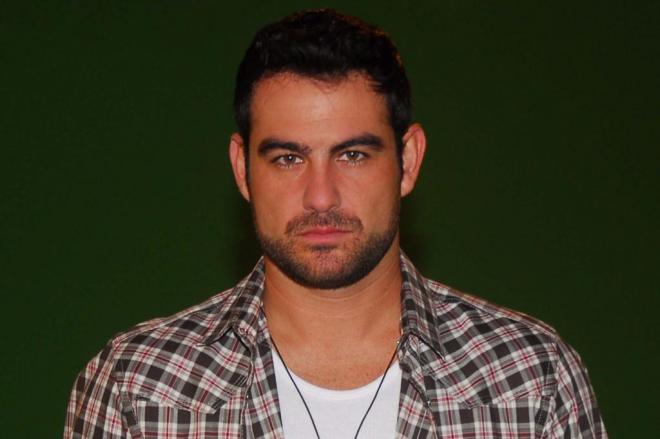 Thierry Figueira estrela série com Nathalia Rodrigues (Foto: Divulgação / Record)