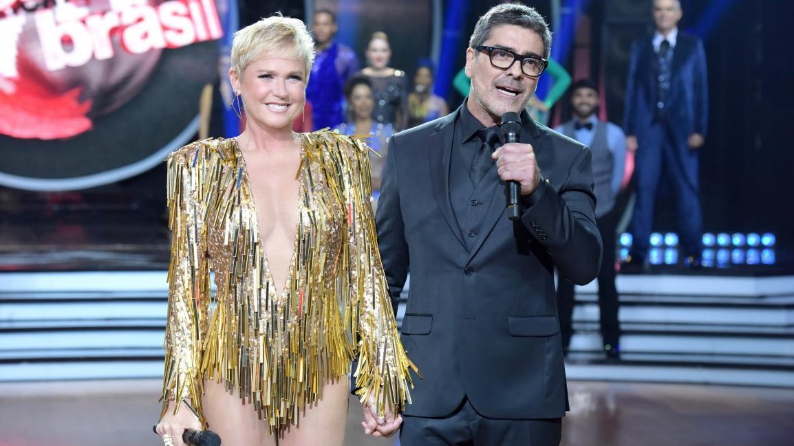 Xuxa e Junno no palco do Dancing Brasil (Foto: Blad Meneghel/ RecordTV)