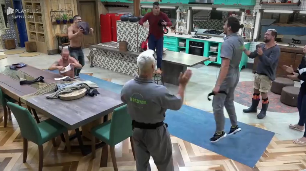 João Zoli recebe chapéu de fazendeiro
