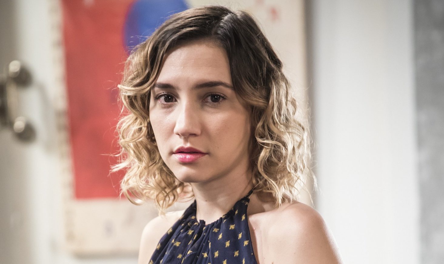 Camila (Lorena Comparato) em Malhação (Foto: João Miguel Junior/Globo).