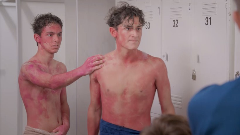 Joaquin Bondoni e Emilio Osorio, interpretam o casal Temo e Aristóteles em Mi Familia Tiene + Familia (Divulgação)