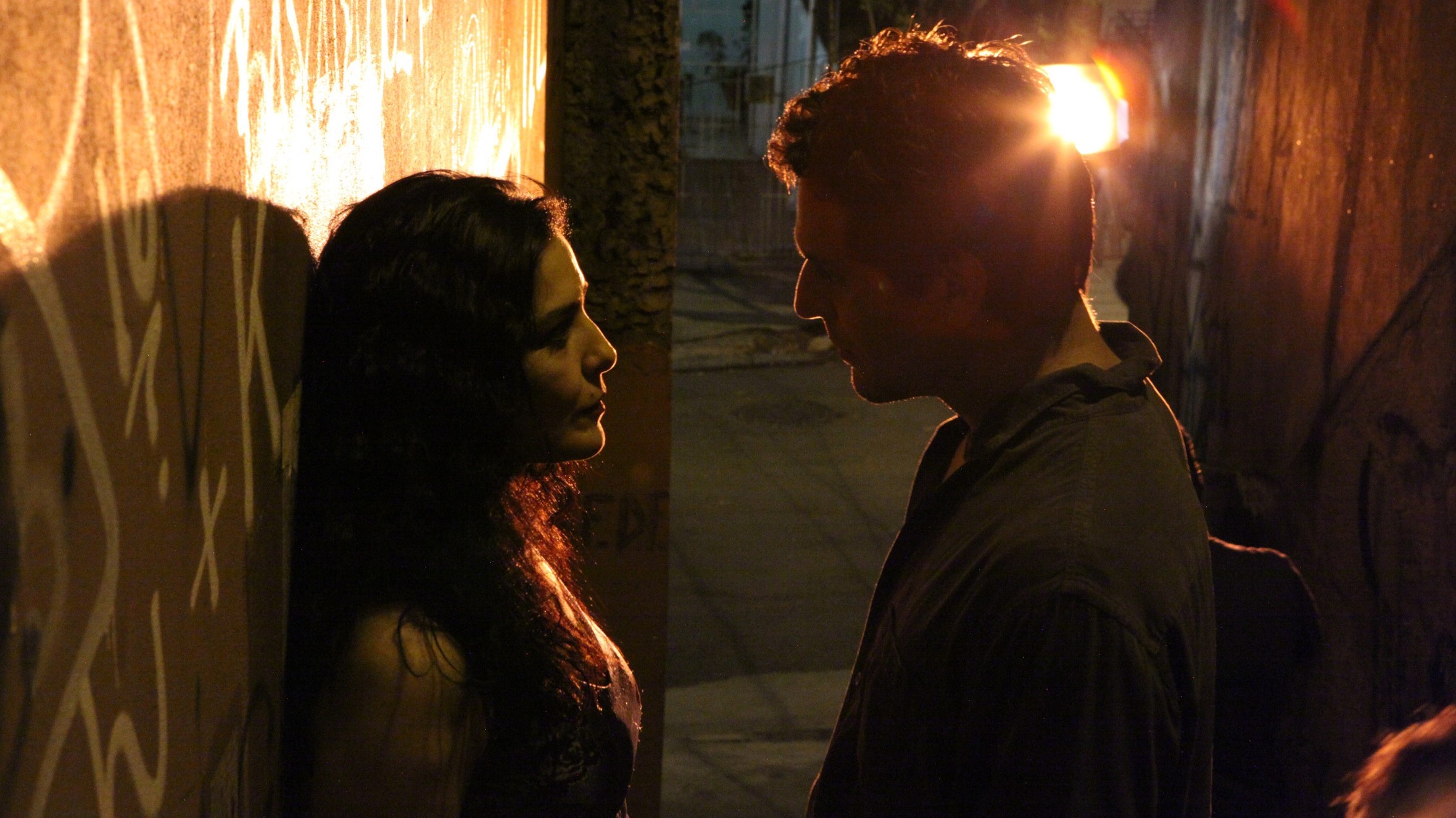 Erika (Letícia Sabatella) e Adriano (Rodrigo Lombardi) em Carcereiros