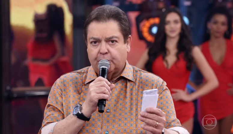 Faustão manda indireta para Silvio Santos