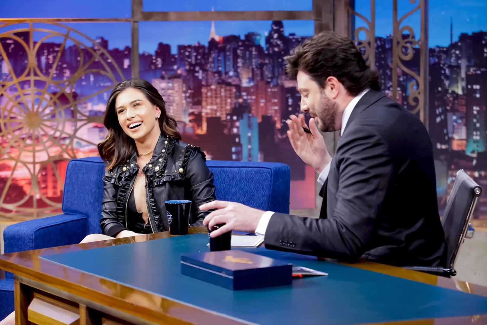 Flávia Pavanelli e Danilo Gentili no The Noite