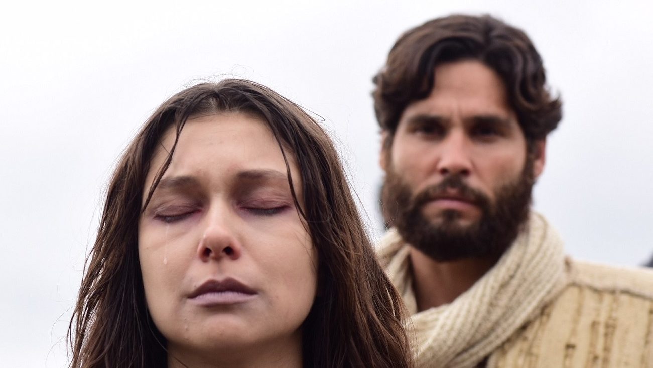 Maria Madalena (Day Mesquita) e Jesus (Dudu Azevedo) em Jesus