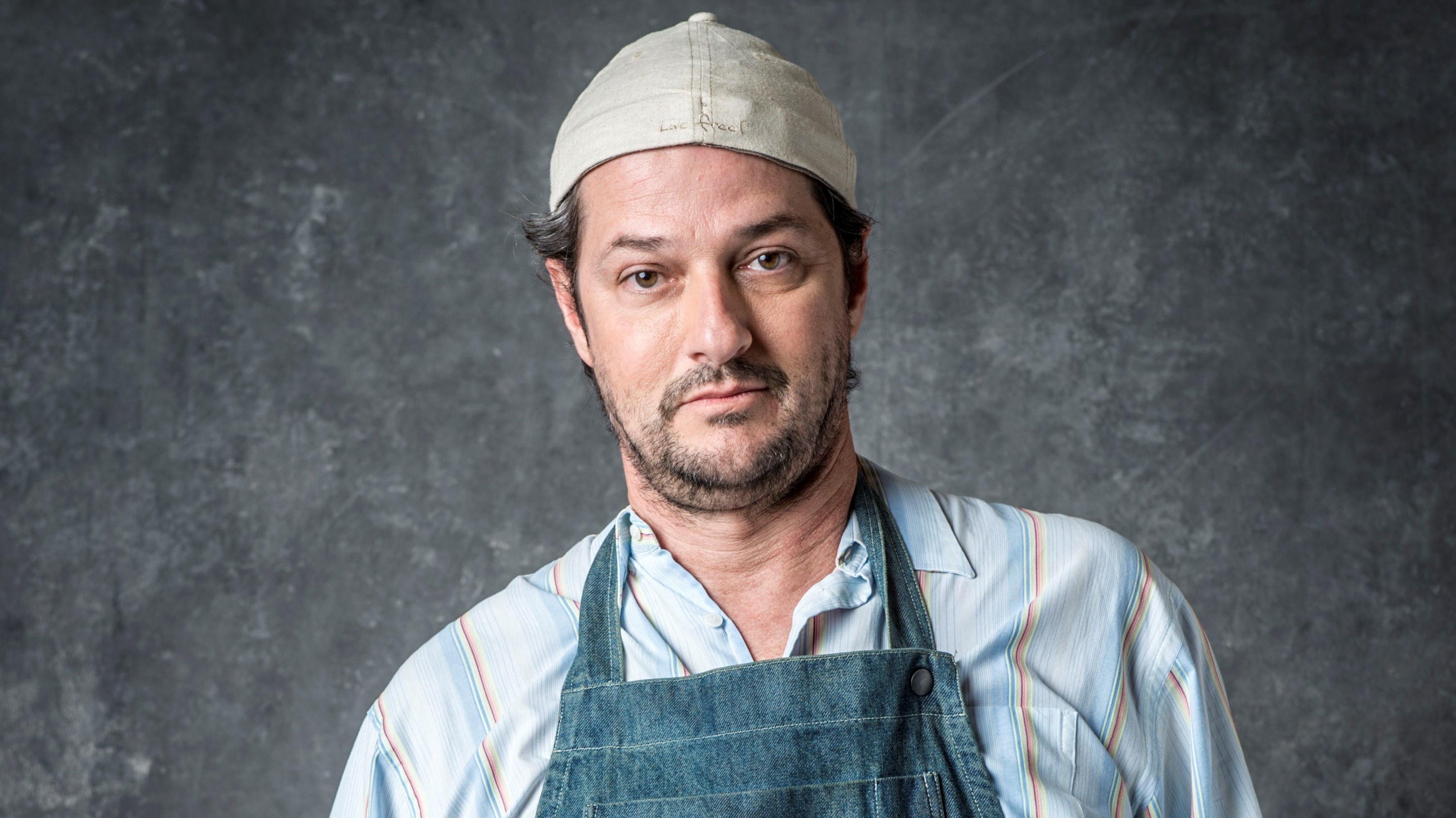 Nicolau (Marcelo Serrado) em O Sétimo Guardião