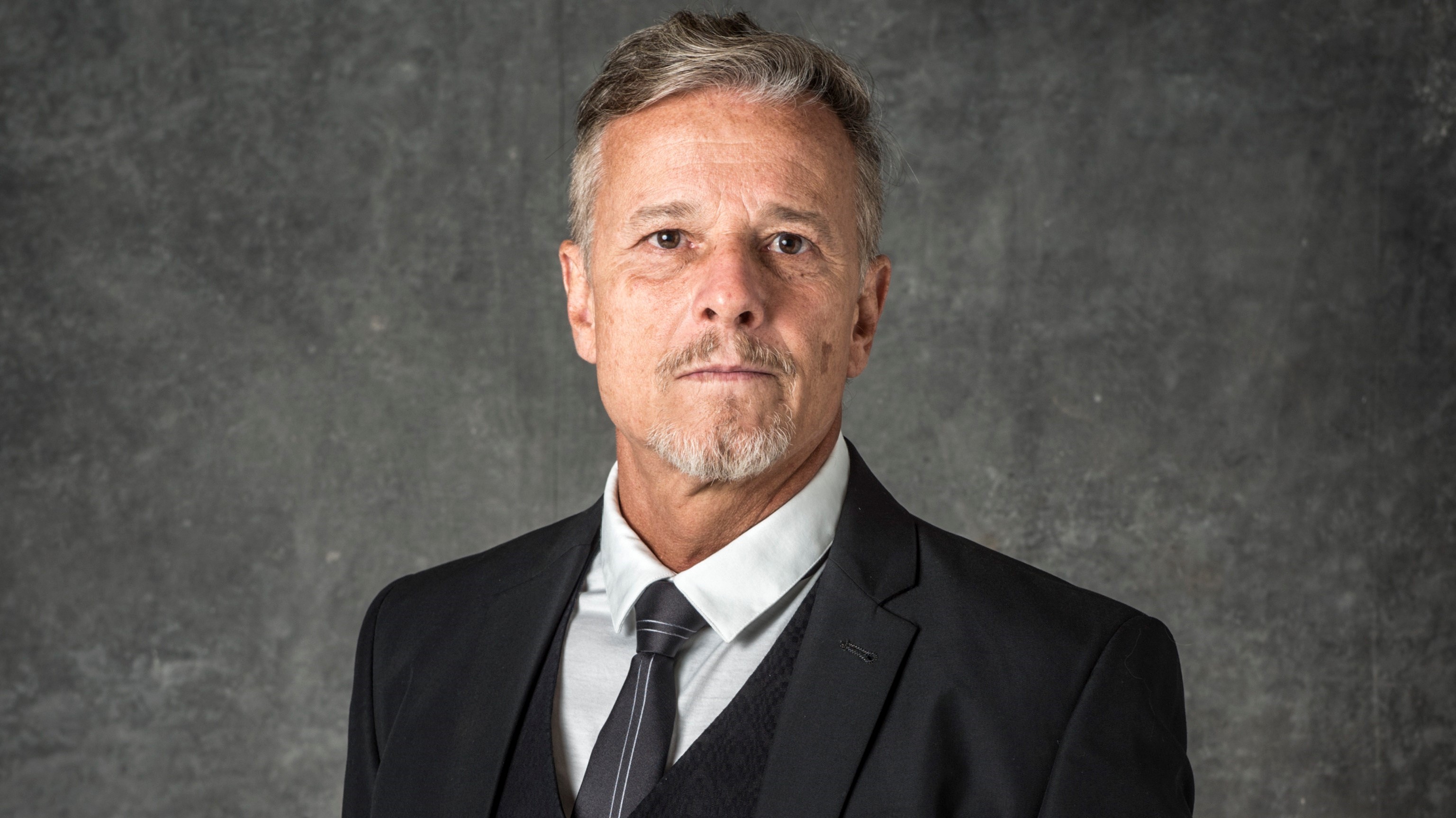 Sampaio (Marcello Novaes), de O Sétimo Guardião, da Globo