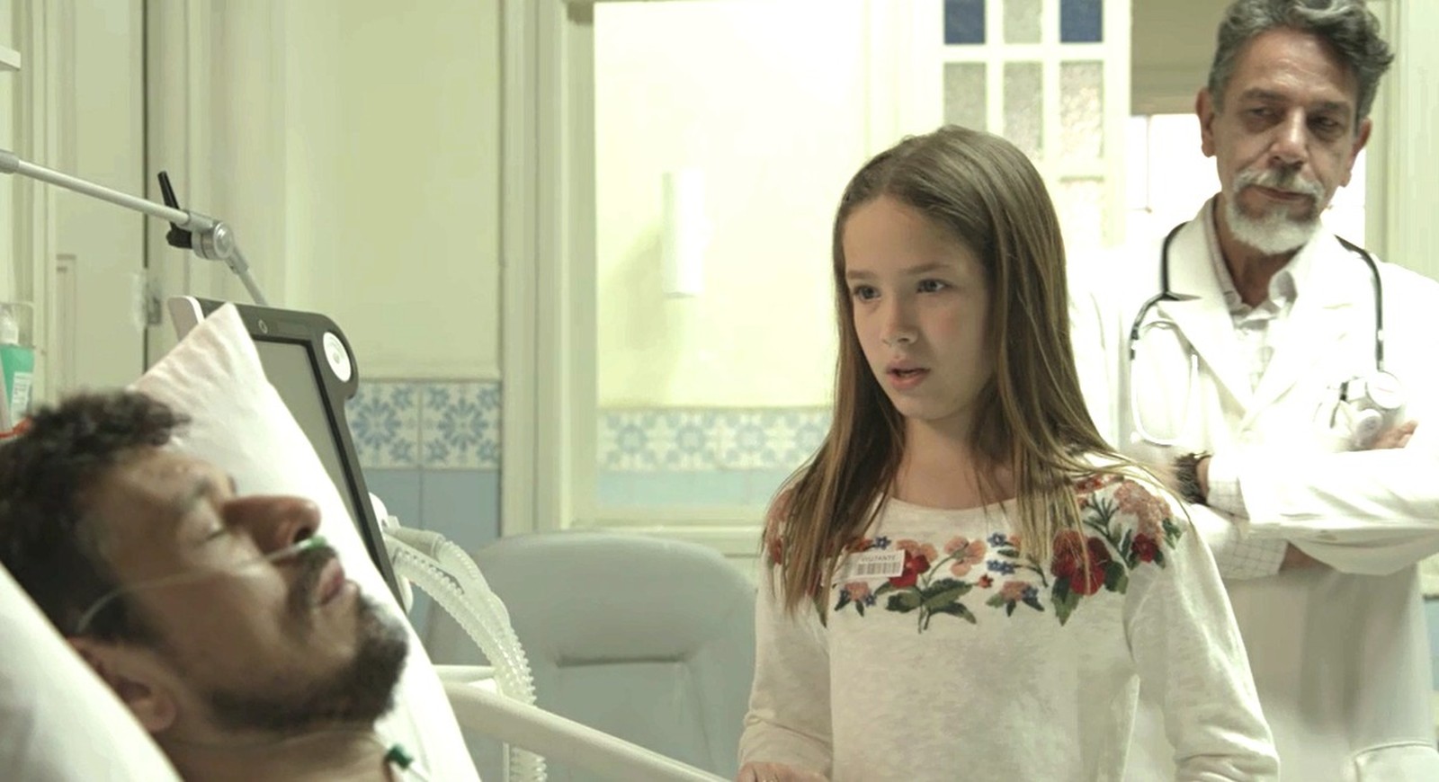 Priscila (Clara Galinari) pede perdão para Alain (João Vicente de Castro)