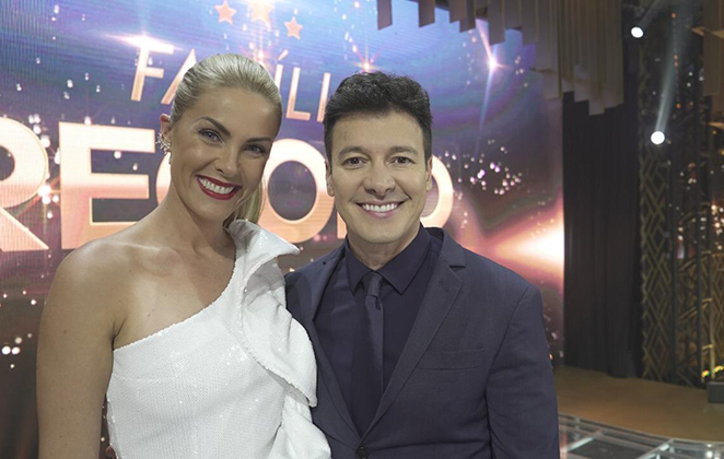 Ana Hickmann e Rodrigo Faro no comando do Família Record