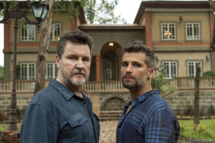 Egidio (Antonio Calloni) e Gabriel (Bruno Gagliasso) de O Setimo Guardiao