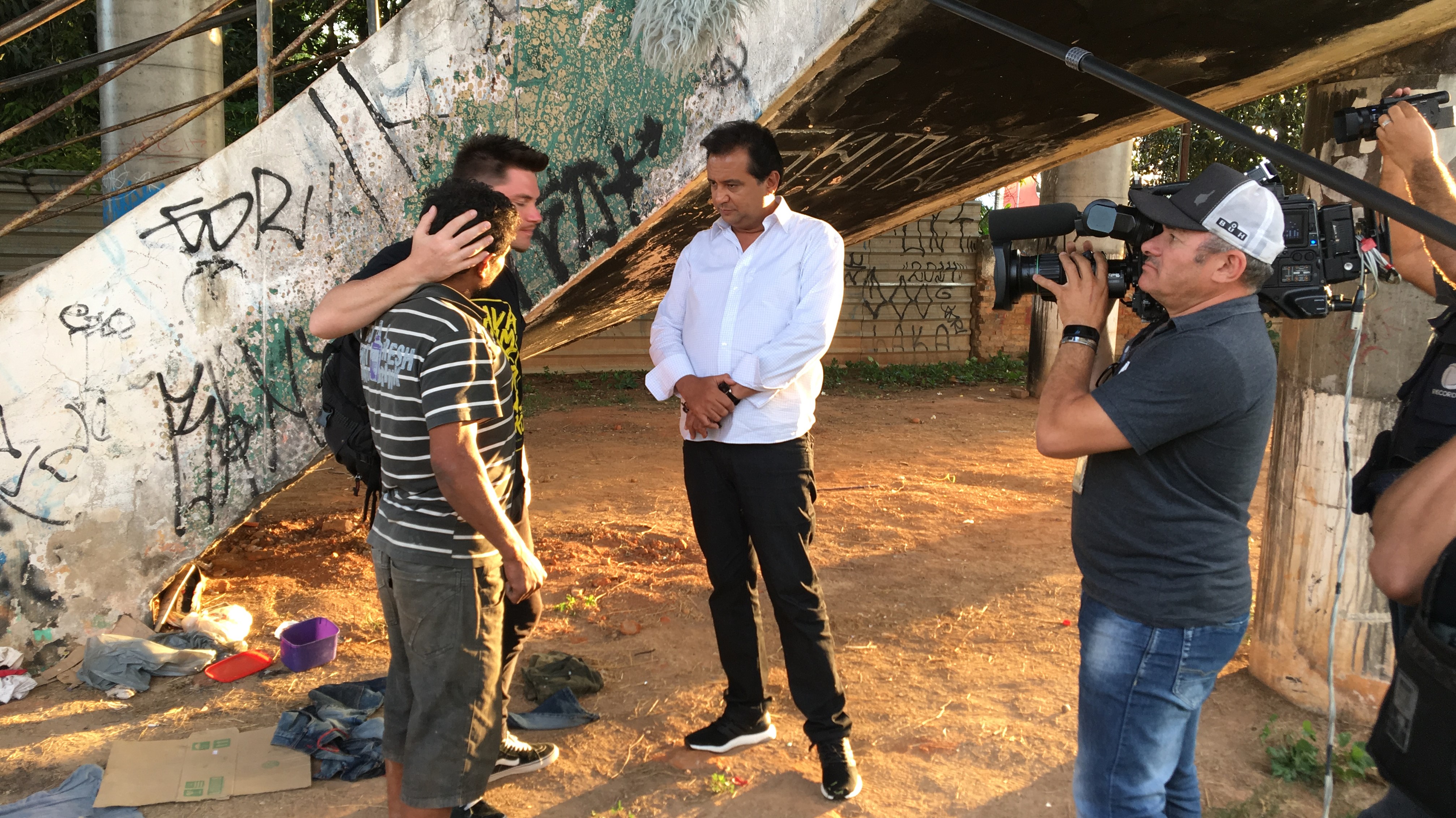 Geraldo Luís ajuda rapaz com dependência química no Domingo Show