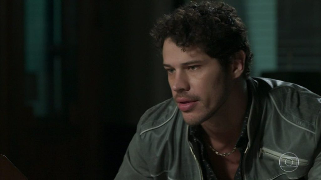 Junior (José Loreto) em O Sétimo Guardião