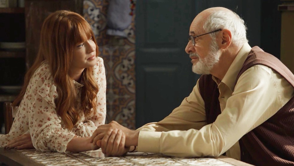 Luz (Marina Ruy Barbosa) e Sostenes (Marcos Caruso) de O Setimo Guardiao